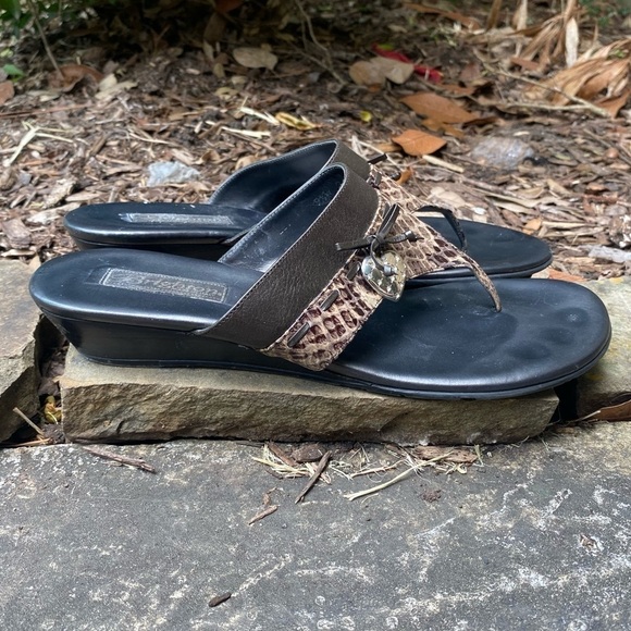 Brighton Thong Sandal Size 8.5M Animal Print & Bronze Leather Heart Rhinestone. - Picture 2 of 11